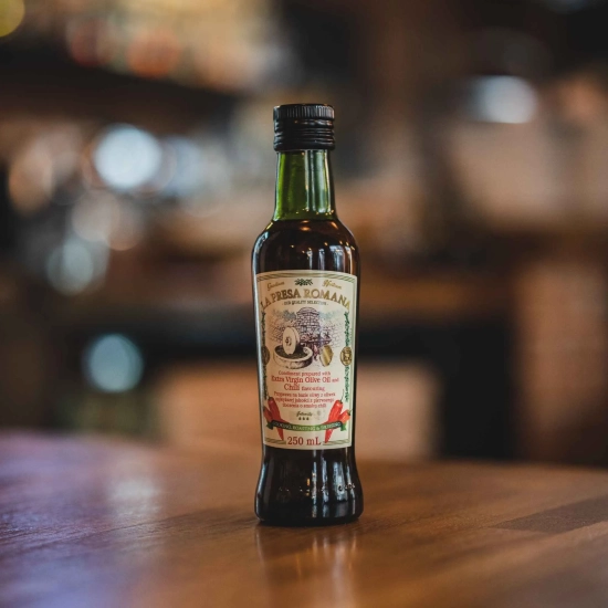 Oliwa z oliwek o smaku chili 250ml - La Presa Romana Extra Virgin Olive Oil Chili