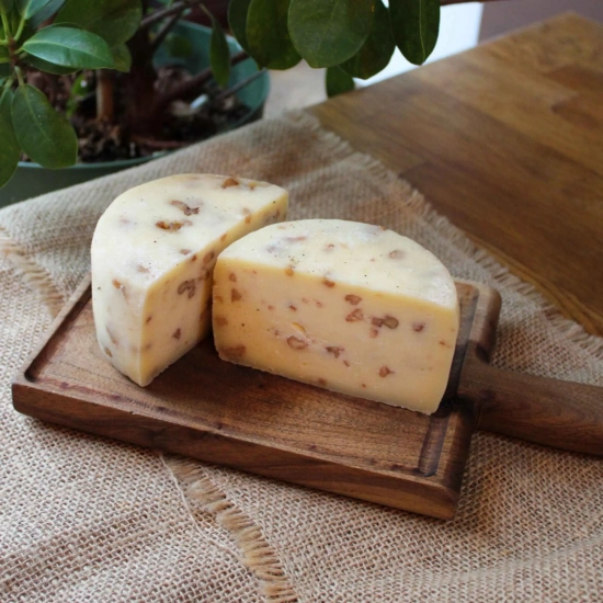 Ser Pecorino z orzechami PREMIUM - Pecorino Toscano Stagionato con le Noci DOP na wagę
