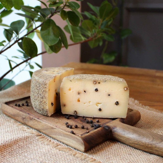 Ser Pecorino z czarnym pieprzem PREMIUM Długodojrzewający - Pecorino Toscano Stagionato con Pepe Nero DOP