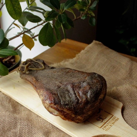 Guanciale Sorrentino 70 dni Premium - podgardle wędzone z peperoncino na wagę