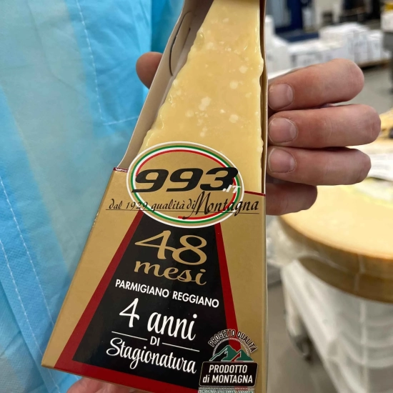 Parmezan 48 miesięczny Parmigiano Reggiano DOP - 993 Caseificio Cavola
