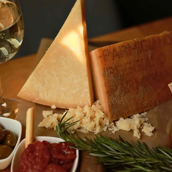Parmezan 24 mięsięczny - Parmigiano Reggiano DOP 993 Cavola - na wagę