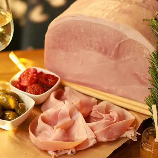 Prosciutto Cotto - wolno gotowana szynka z udźca wieprzowego - wędlina w cienkich plastrach