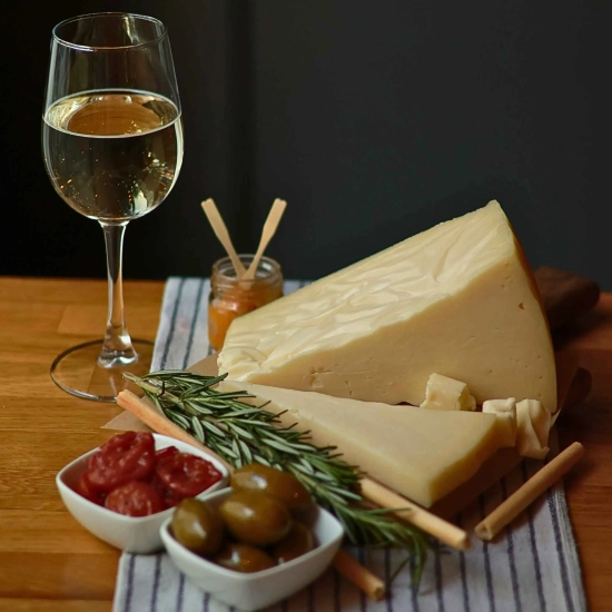 Asiago DOP - delikatny, miękki ser z mleka krowiego na wagę