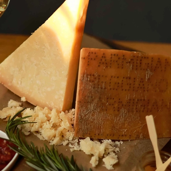Parmezan 24 mięsięczny - Parmigiano Reggiano DOP 993 Cavola - na wagę