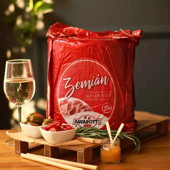 Prosciutto Cotto - wolno gotowana szynka z udźca wieprzowego - wędlina w cienkich plastrach