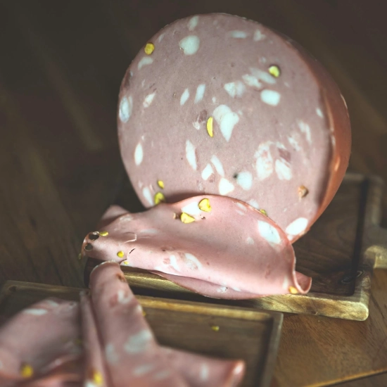 Mortadella z Pistacjami Bologna IGP - wędlina w cienkich plastrach
