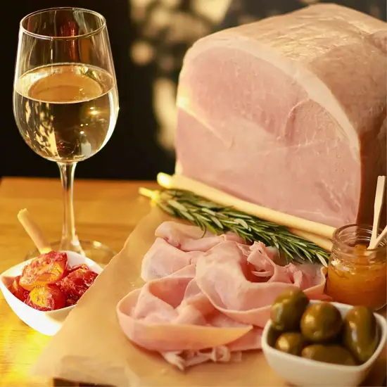 Prosciutto Cotto - wolno gotowana szynka z udźca wieprzowego - wędlina w cienkich plastrach