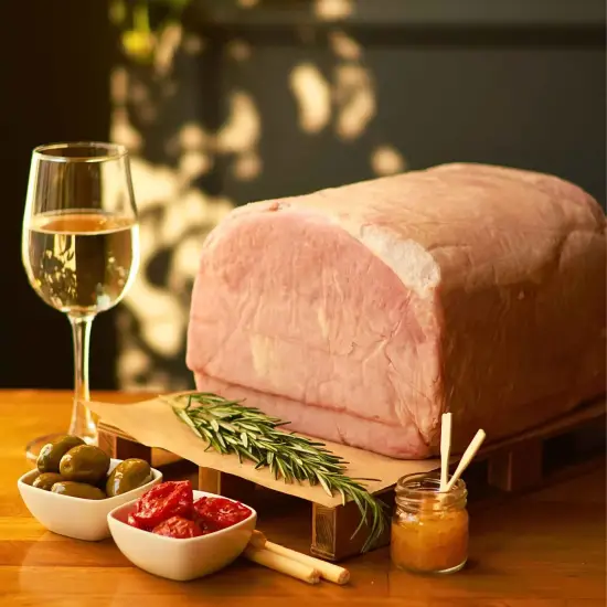 Prosciutto Cotto - wolno gotowana szynka z udźca wieprzowego - wędlina w cienkich plastrach