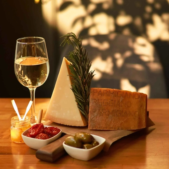 Parmezan 24 mięsięczny - Parmigiano Reggiano DOP 993 Cavola - na wagę