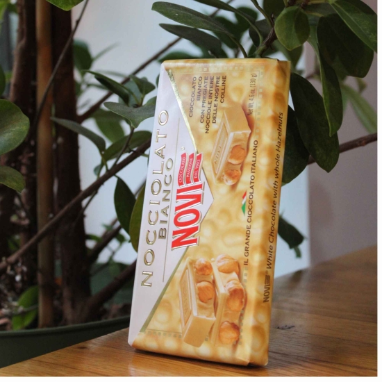 Czekolada biała z całymi orzechami laskowymi 130g NOVI - Nocciolato Bianco il Grande Cioccolato