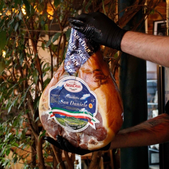 Długo dojrzewająca szynka San Daniele PREMIUM - wędlina w cienkich plastrach - PROSCIUTTO DI SAN DANIELE DOP